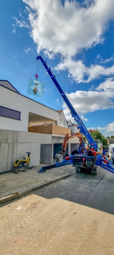 Levage de la grue MRK 55.0 S et de la vitre.